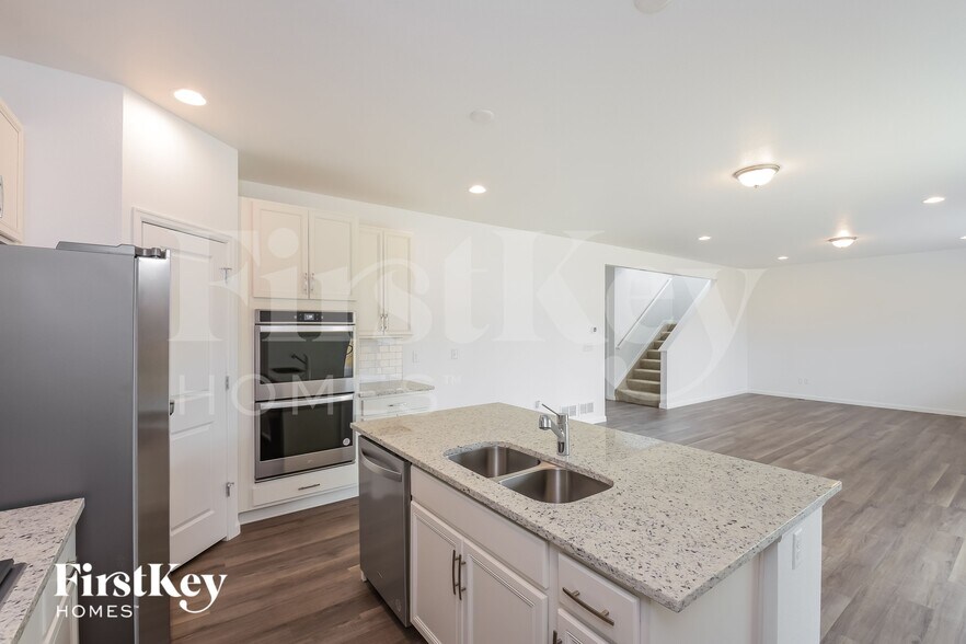 Building Photo - 14685 Normande Dr