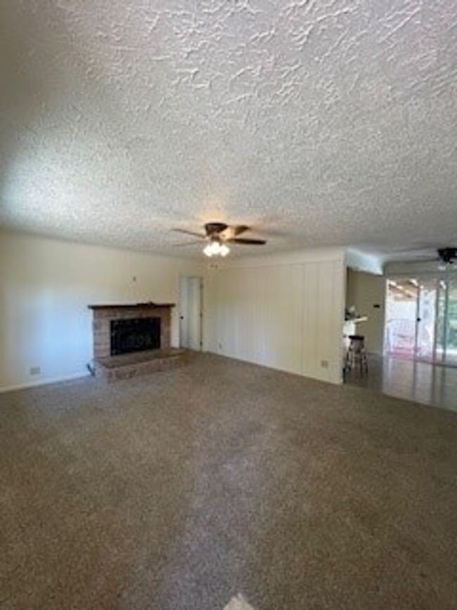 Building Photo - One of Kind 4 bedroom, 2 bath house with P...