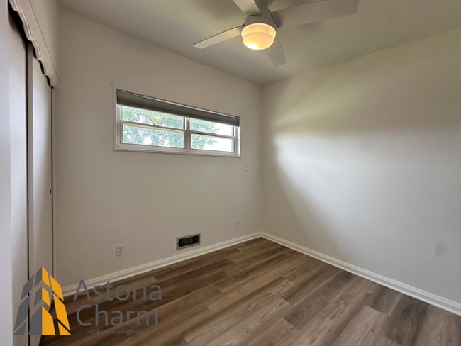 Building Photo - Spacious 4 Bedroom + Den Home with Private...