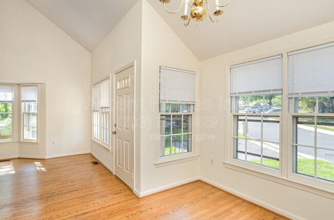 Building Photo - 7461 Ridge Oak Ct