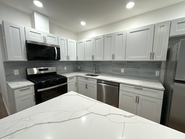 Building Photo - 27 Joyce Kilmer Ave