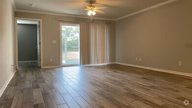 Building Photo - Nice 3 bedroom/2 bath unfurnished first fl...