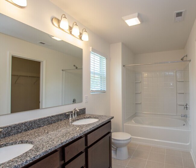 Building Photo - BEAUTIFUL 4 bedroom Single Family Home for...