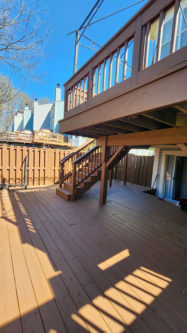 Building Photo - End-unit townhome in highly desired Kingstown