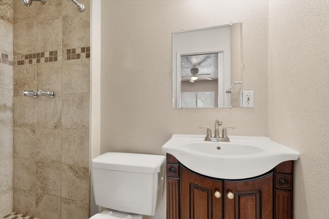 Building Photo - 222 Shannon Pl NW