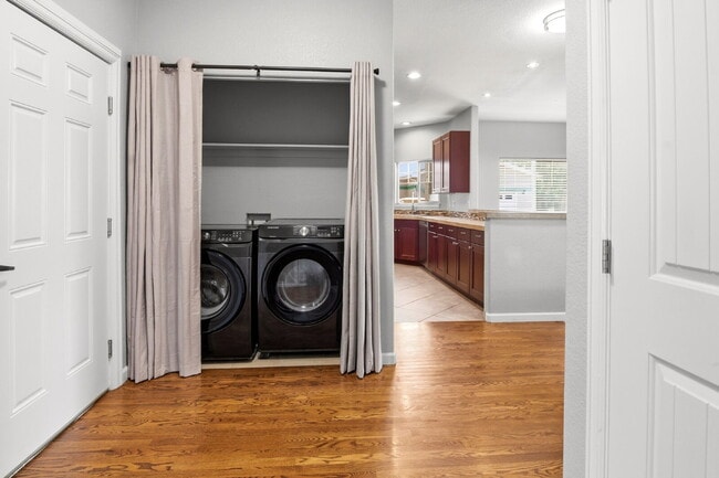 Building Photo - $2,940.45 - 4 Bed, 3 Bath Townhome In Commerce City with Central AC and In Unit Laundry!