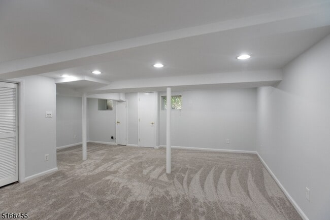 Building Photo - 170 Carteret St