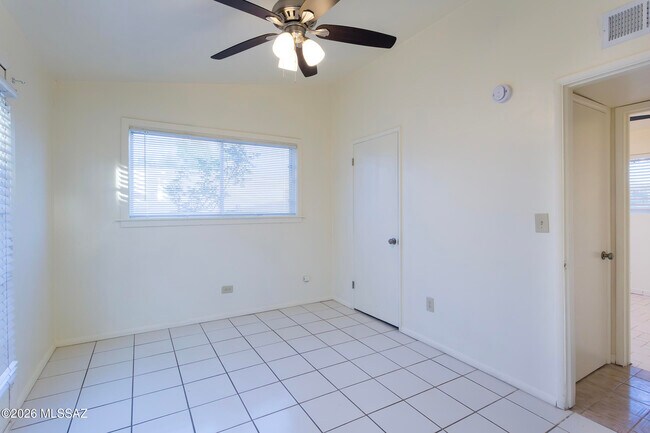 Building Photo - 535 N Cimarron St