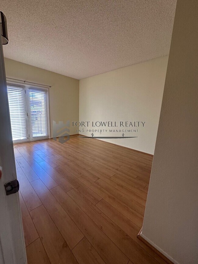 Building Photo - Spacious Remodeled 2 Bed/2Bath Condo!
