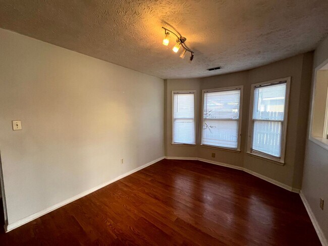 Building Photo - 5708 Icarus Cir