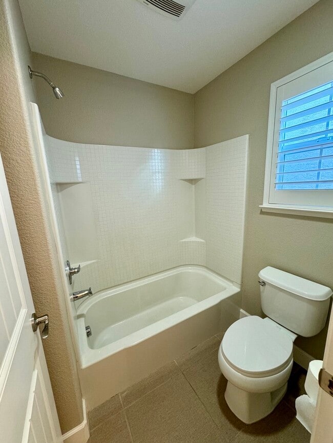 Building Photo - Beautiful Home in Lincoln! - 27 E Street