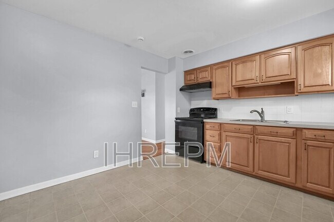 Building Photo - 6295 Faircrest Rd
