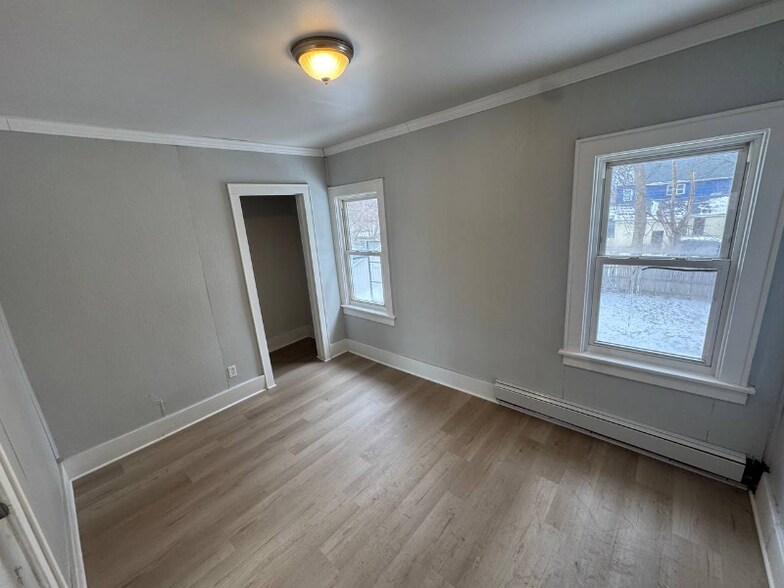 Building Photo - 287 6th St