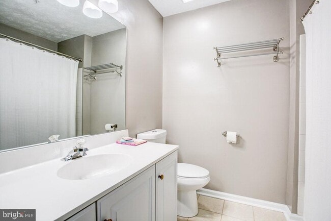 Building Photo - 5036 Finsbury Rd