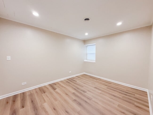 Building Photo - 106 E State Road 2