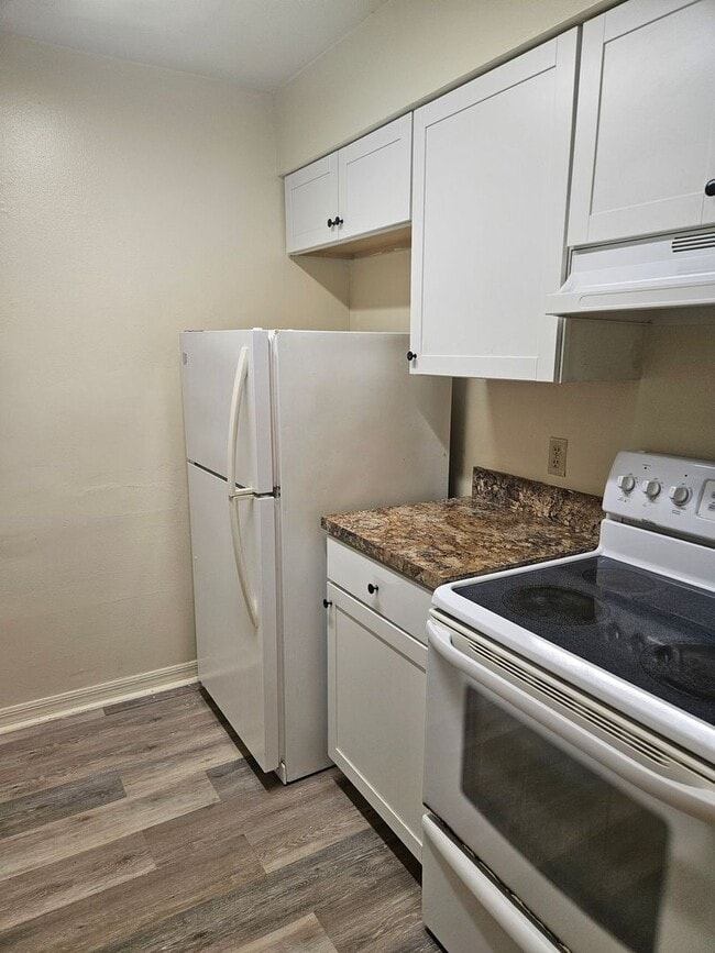 Building Photo - Southbrooke condo