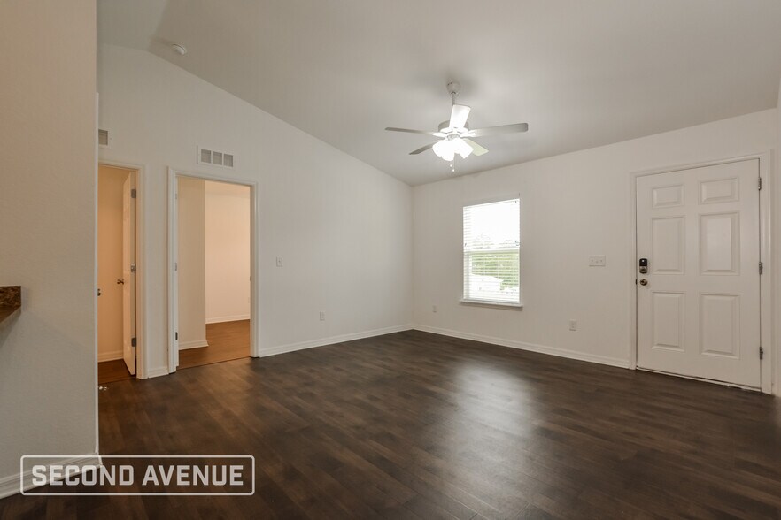 Building Photo - 15905 SW 52nd Ave Rd