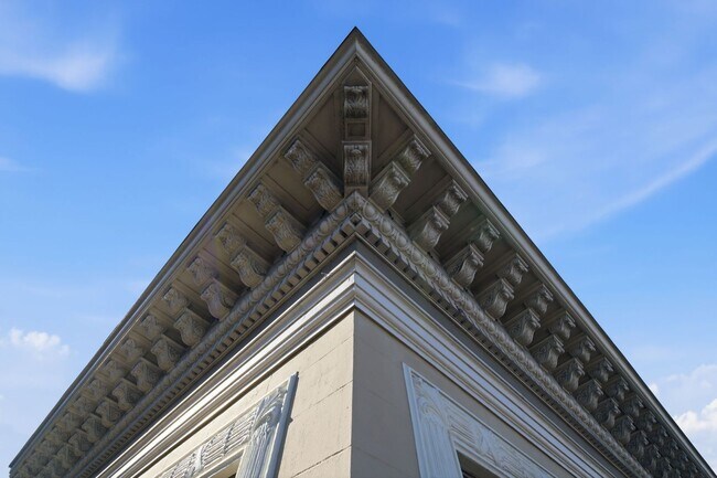 Building Photo - 1405 Van Ness Ave