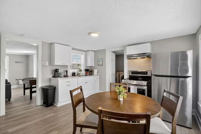 Building Photo - 1401 Collier St