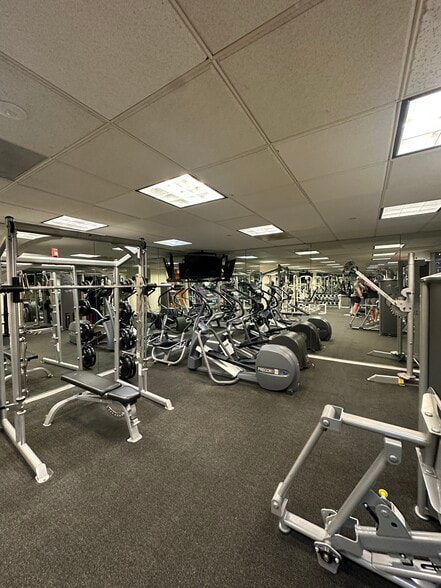 Gym - 12222 Wilshire Blvd