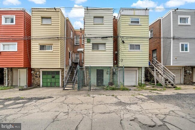 Building Photo - 5809 N 15th St