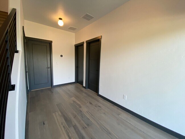 Building Photo - Close to Micron, 3 Bedroom 3 bath w/ a Million Dollar View!