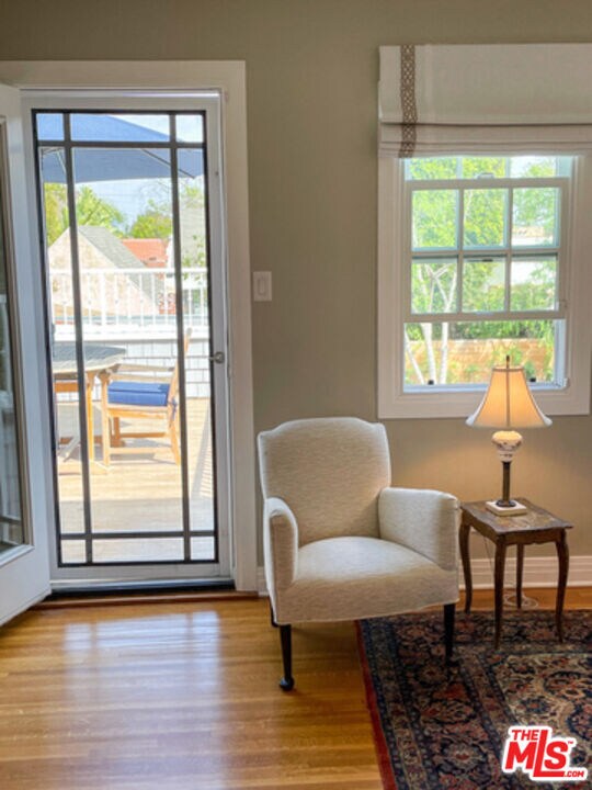 Building Photo - 934 S Dunsmuir Ave