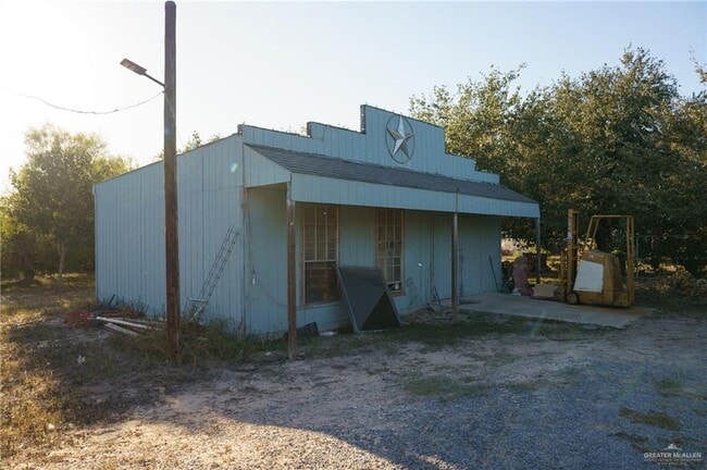 Building Photo - 19 Goldwing Wy