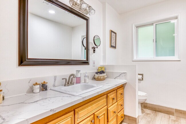 Building Photo - 3201 SW Sherwood Pl