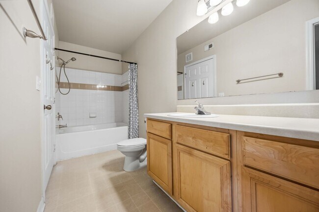 Building Photo - 1195 Villagio Cir