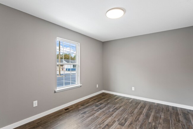 Building Photo - 135 Dixon Dr