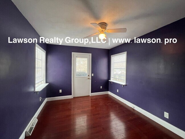 Building Photo - Heart of Grandin Court- Location, Location, Location!