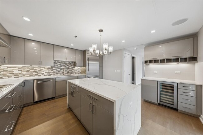 Building Photo - 100 E Huron St