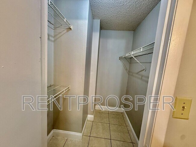 Building Photo - 238 Afton Square