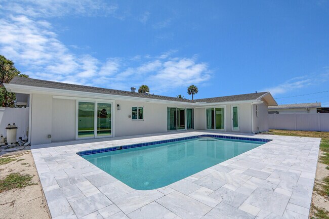 Building Photo - 3898 Holly Dr