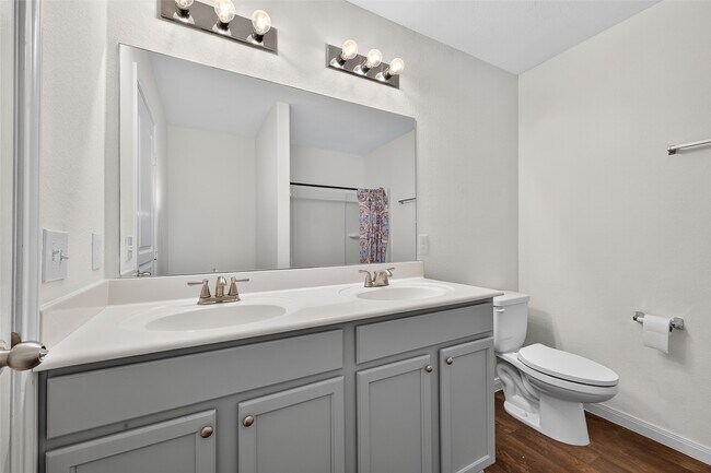 Building Photo - 2730 Skyview Silver Dr