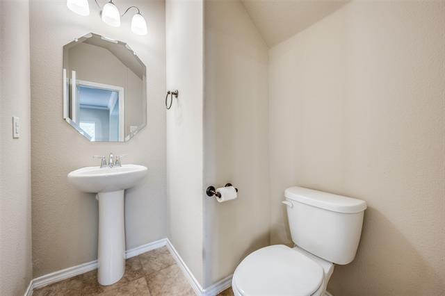 Building Photo - 5901 Longmont Dr