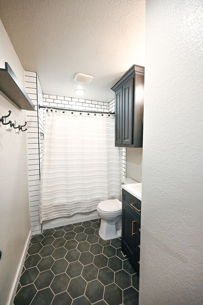 Building Photo - Charming 3 Bed 2 Bath - 1400 SQFT Decatur TX