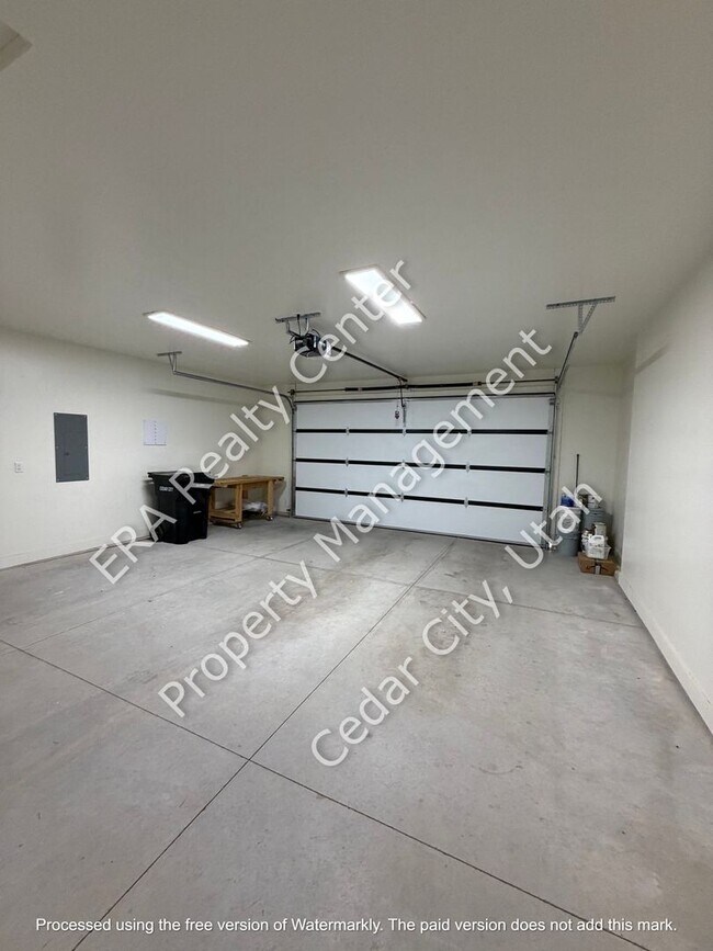 Building Photo - Newer Construction - 4 bedroom- 2 bath Single Family Home
