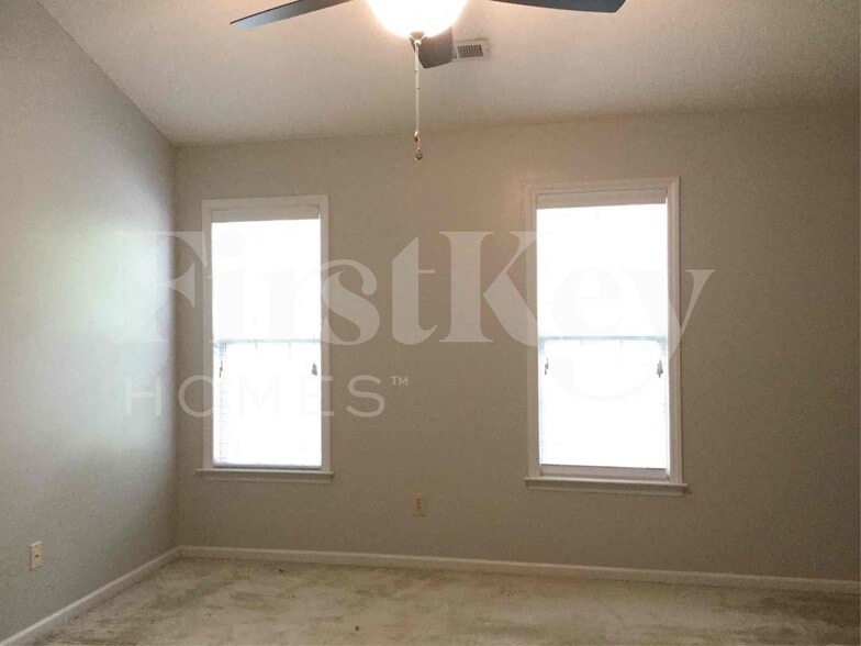 Building Photo - 8102 Kingston Dr