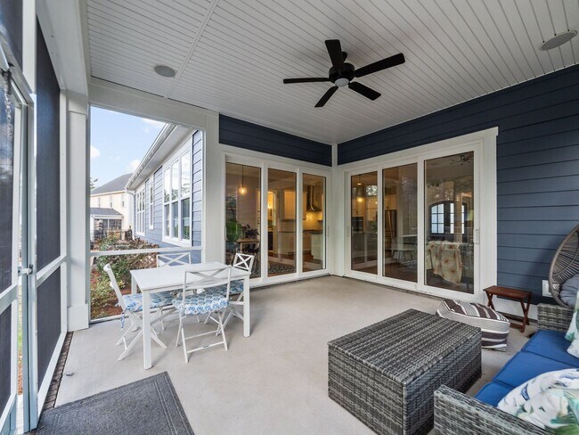 Building Photo - Luxury Home in gated Hampstead Community