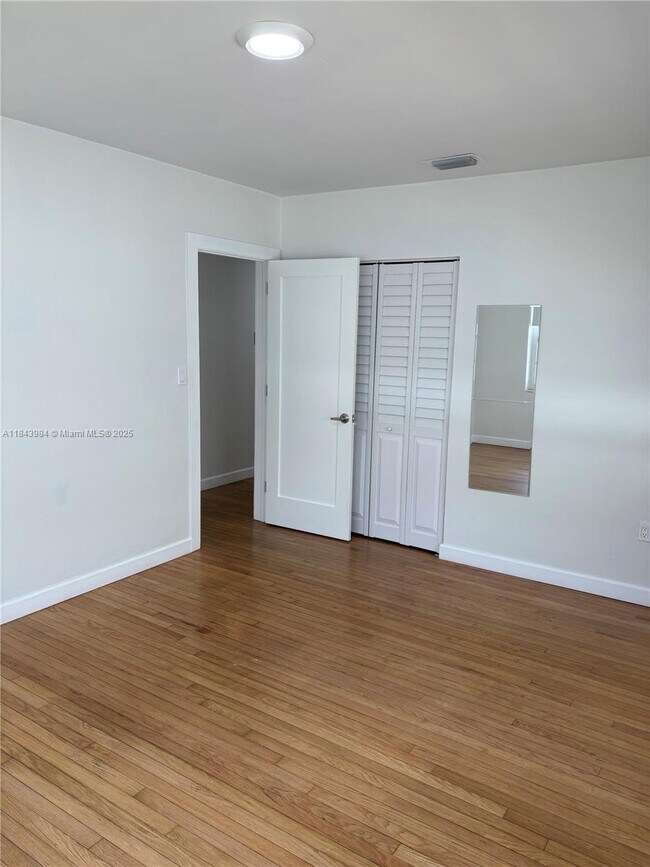 Building Photo - 7515 Dickens Ave