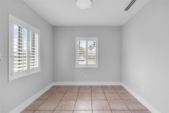 Building Photo - 1230 SW 86th Ct