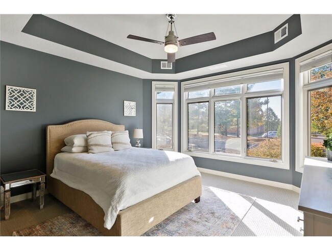 Building Photo - 555 Oak Ridge Pl