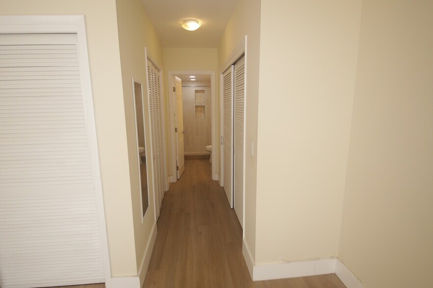 Building Photo - 1001 91st St