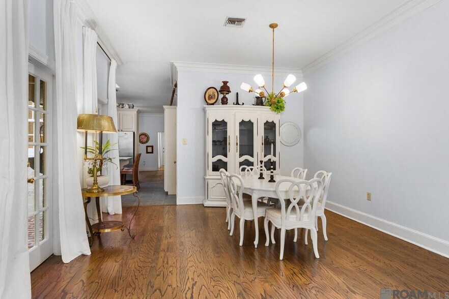 Building Photo - 7962 Wrenwood Blvd