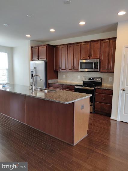 Building Photo - 176 Solara Dr