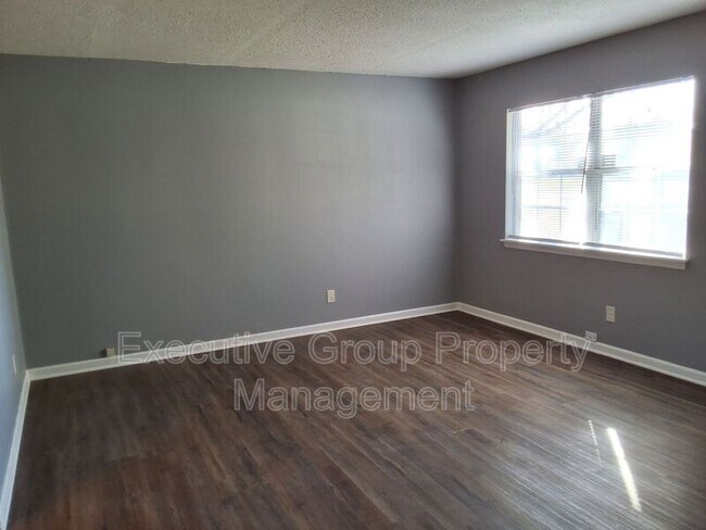 Building Photo - 310 Diecks Dr