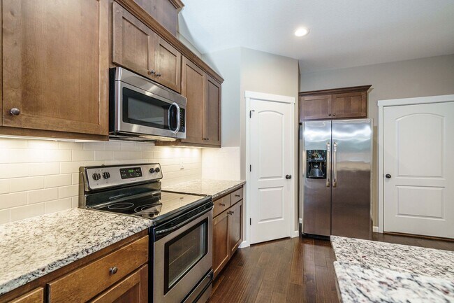 Building Photo - Beautiful Single-Level Home | 3 Bed, 2.5 B...