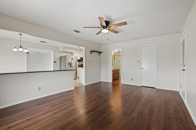 Building Photo - 216 Red River Dr